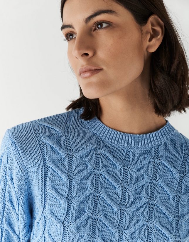 Short blue knit sweater 