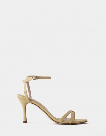 Pastel yellow sandals with square heel