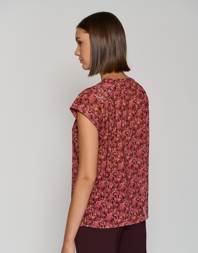 Sleeveless georgette crepe top with purple floral print
