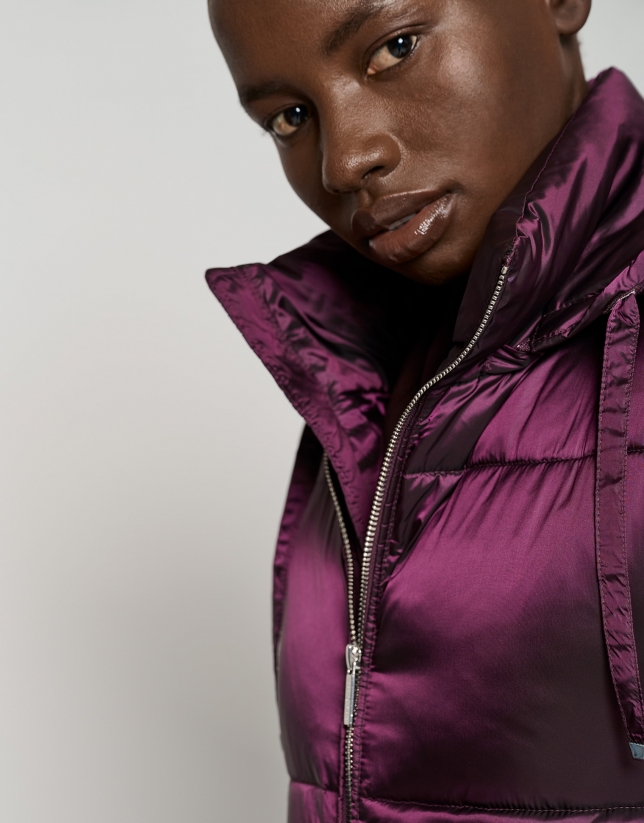 Maroon quilted windbreaker with hood and side slits 