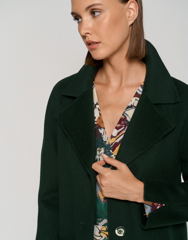 Long green double-faced cloth coat with side slits 