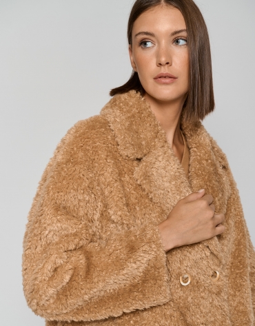 Camel three-quarter fleece coat