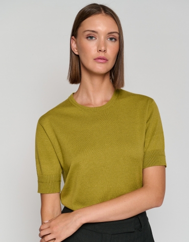 Green fine gauge wool knit sweater with short sleeves