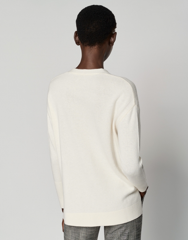 Long ecru sweater with V-neck