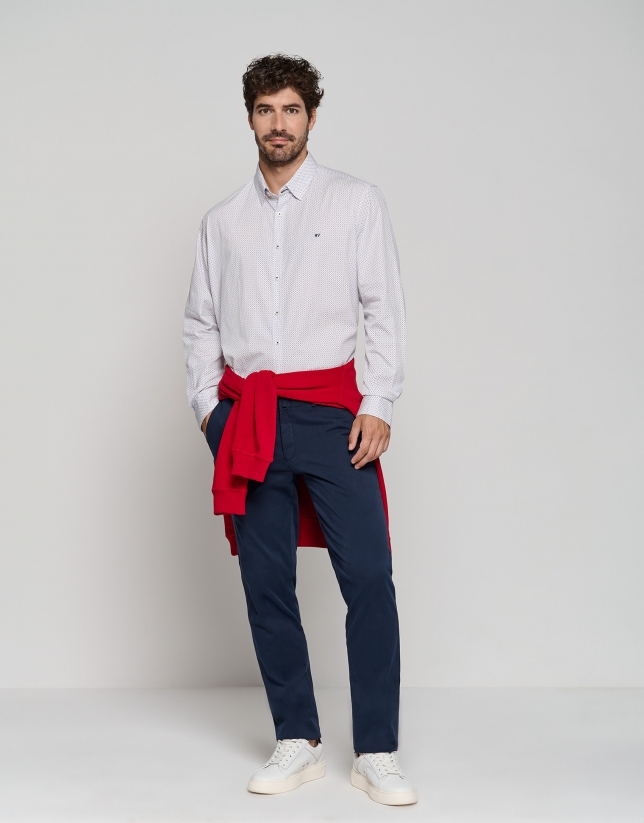 Camisa sport regular blanca estampado azul y rojo