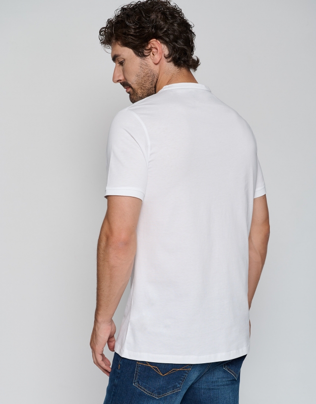 Camiseta blanco con logo marino