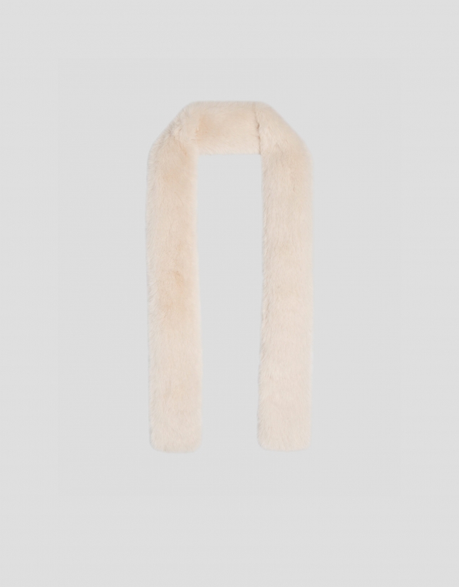 Short white scarf with fur-effect