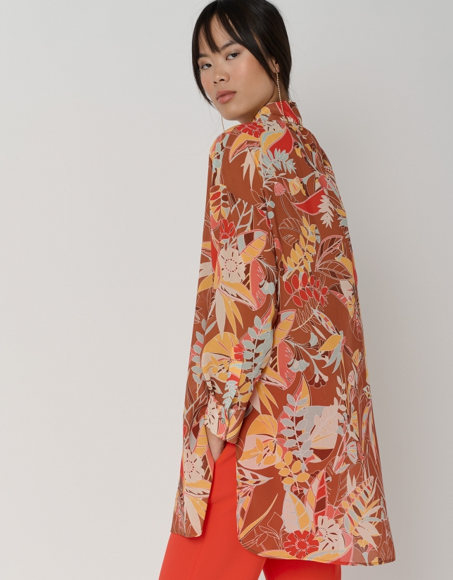 Blusón oversize en georgette estampado floral tonos marrones