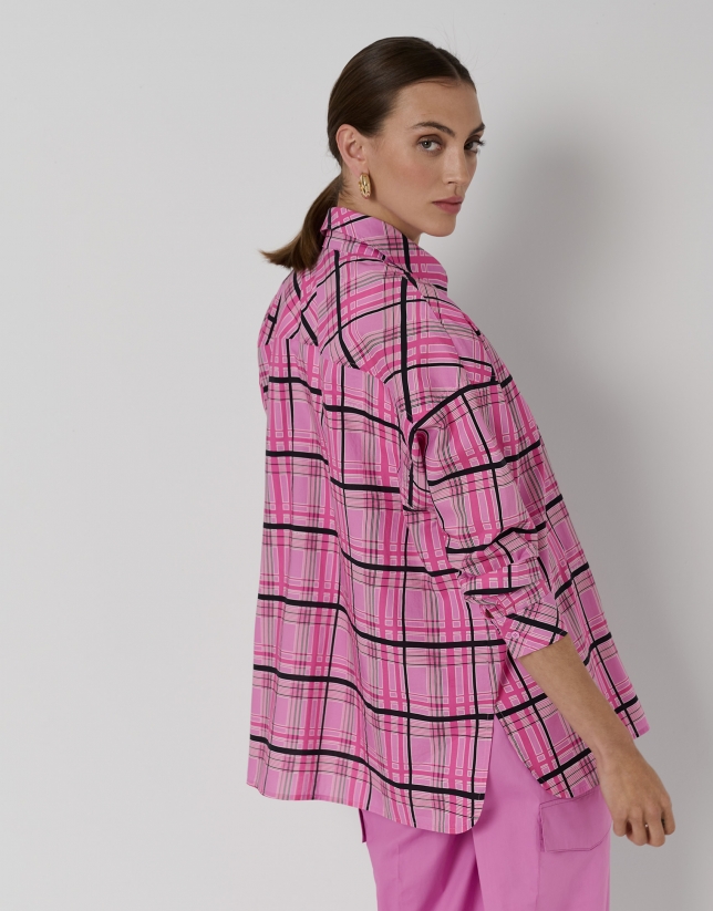 Camisa oversize en un voile de algodón estampado cuadros rosa