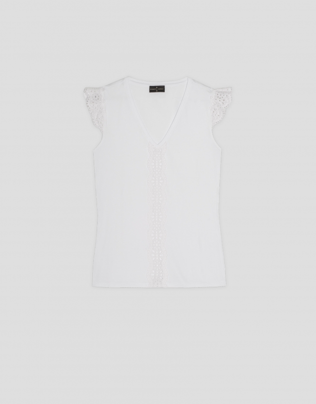 White cotton top with V-neck and lace in the front