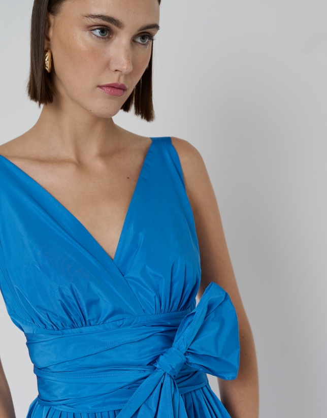 Blue taffeta dress with armholes 