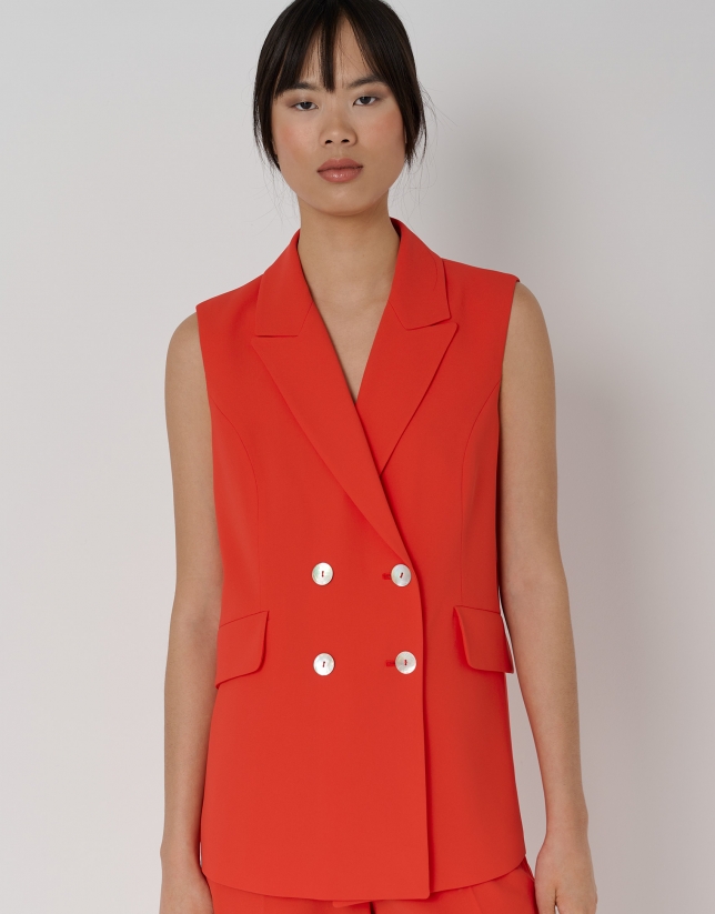 Red crepe masculine-cut tailored vest