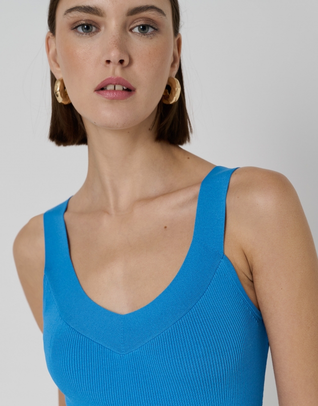Blue ribbed strapless tank top