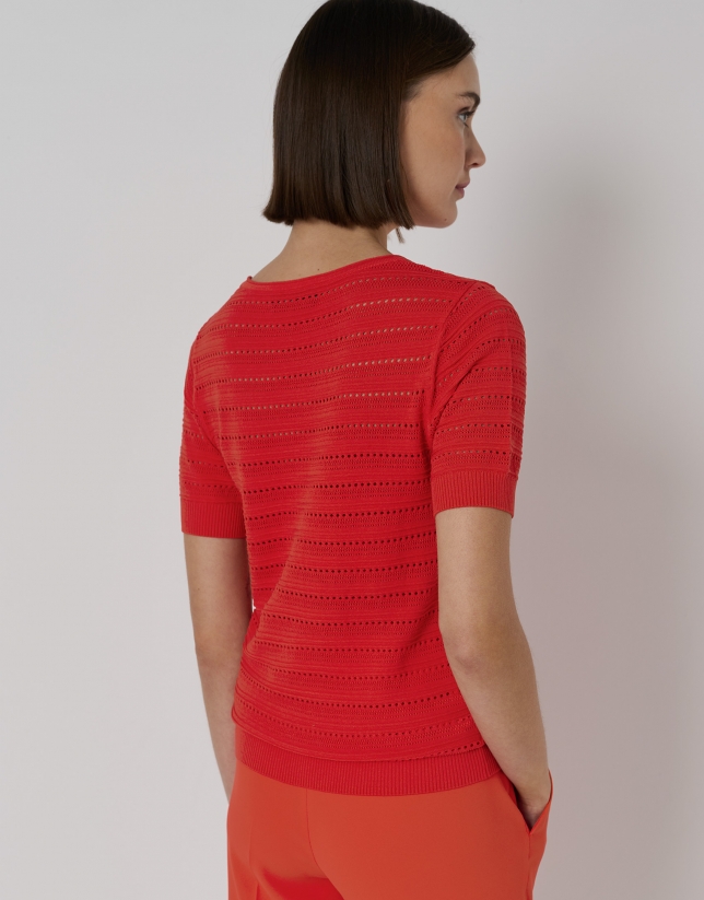 Red openwork sweater with short sleeves