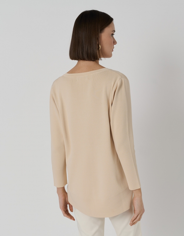 Sand-coloured light knit sweater with V-neck