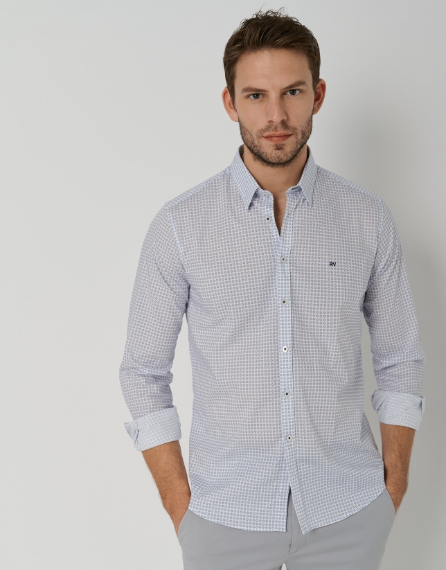 Camisa sport slim blanca con estampado geométrico tonos azules