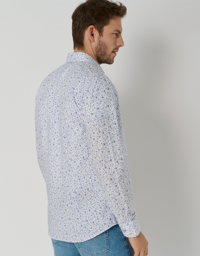 Camisa sport slim blanca con estampado tipo liberty en tonos azules
