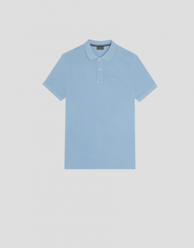 Dyed blue piqué polo shirt with short sleeves