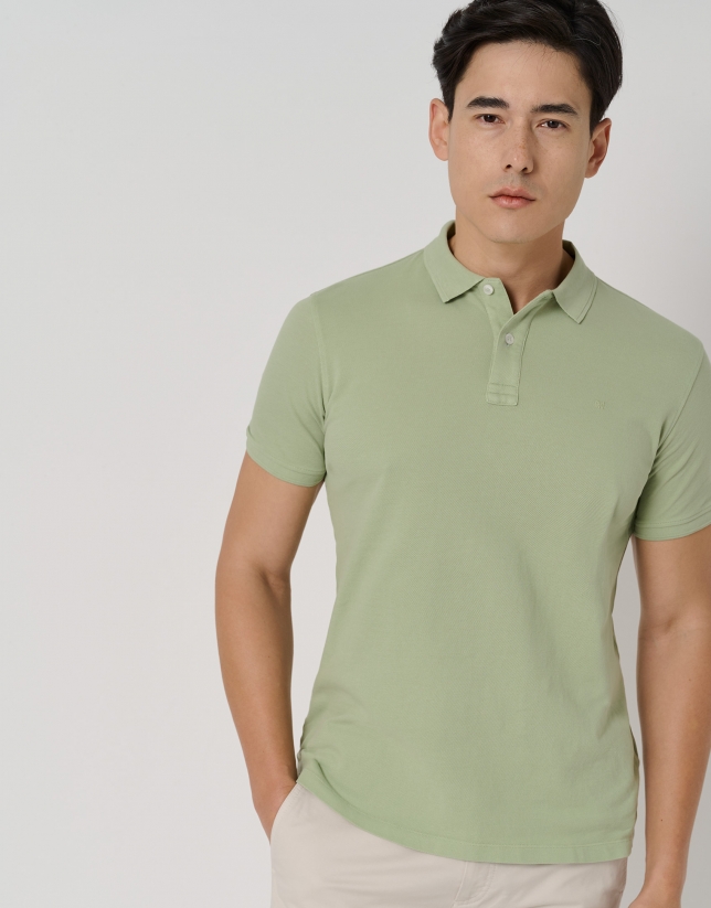 Dyed caqui piqué polo shirt with short sleeves