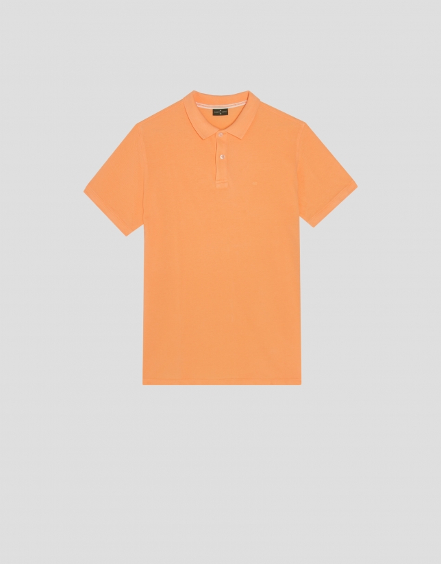 Dyed orange piqué polo shirt with short sleeves