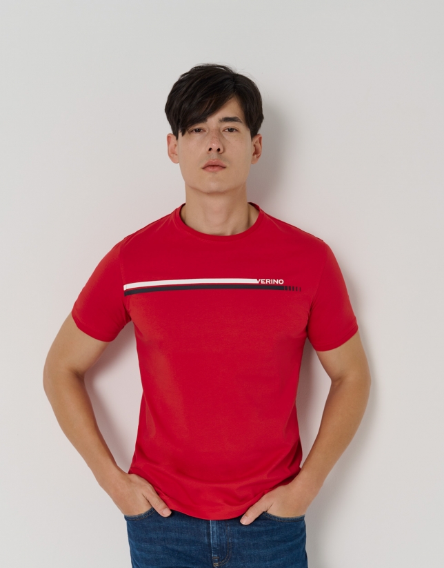 Camiseta roja con franjas a contraste