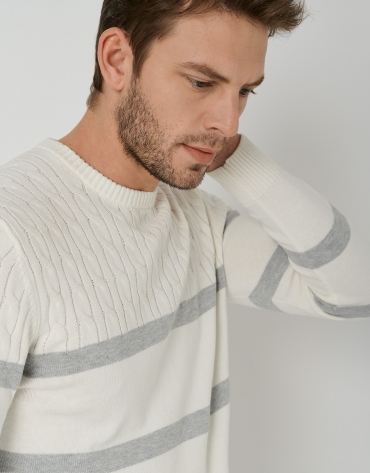 Beige and gray cotton sweater with cable-stitched knit