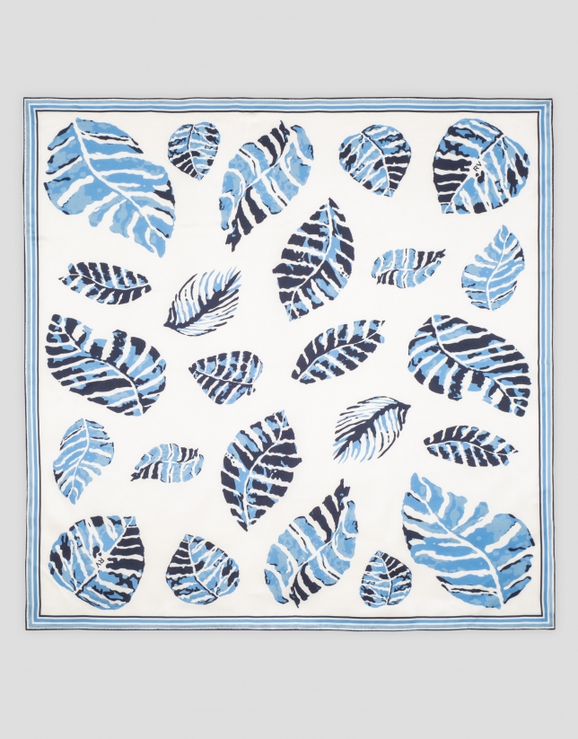 Pañuelo seda blanco con diseño de hojas azules