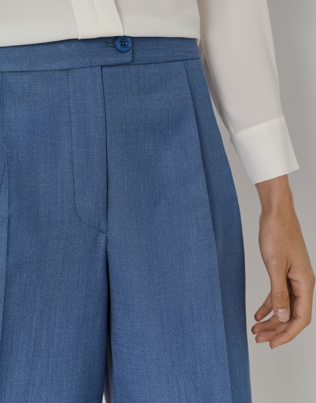 Blue bermuda trousers with darts